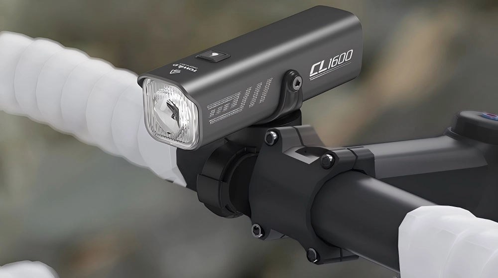 TOWILD CL1600 high brightness smart bike light installed in a standard top-mount position on the handlebars, featuring an anti-glare cut-off line for safe road cycling.